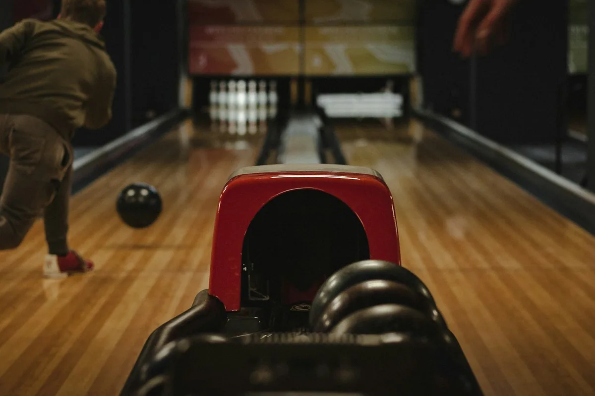 A bowling alley of the kind Pinpoint signs